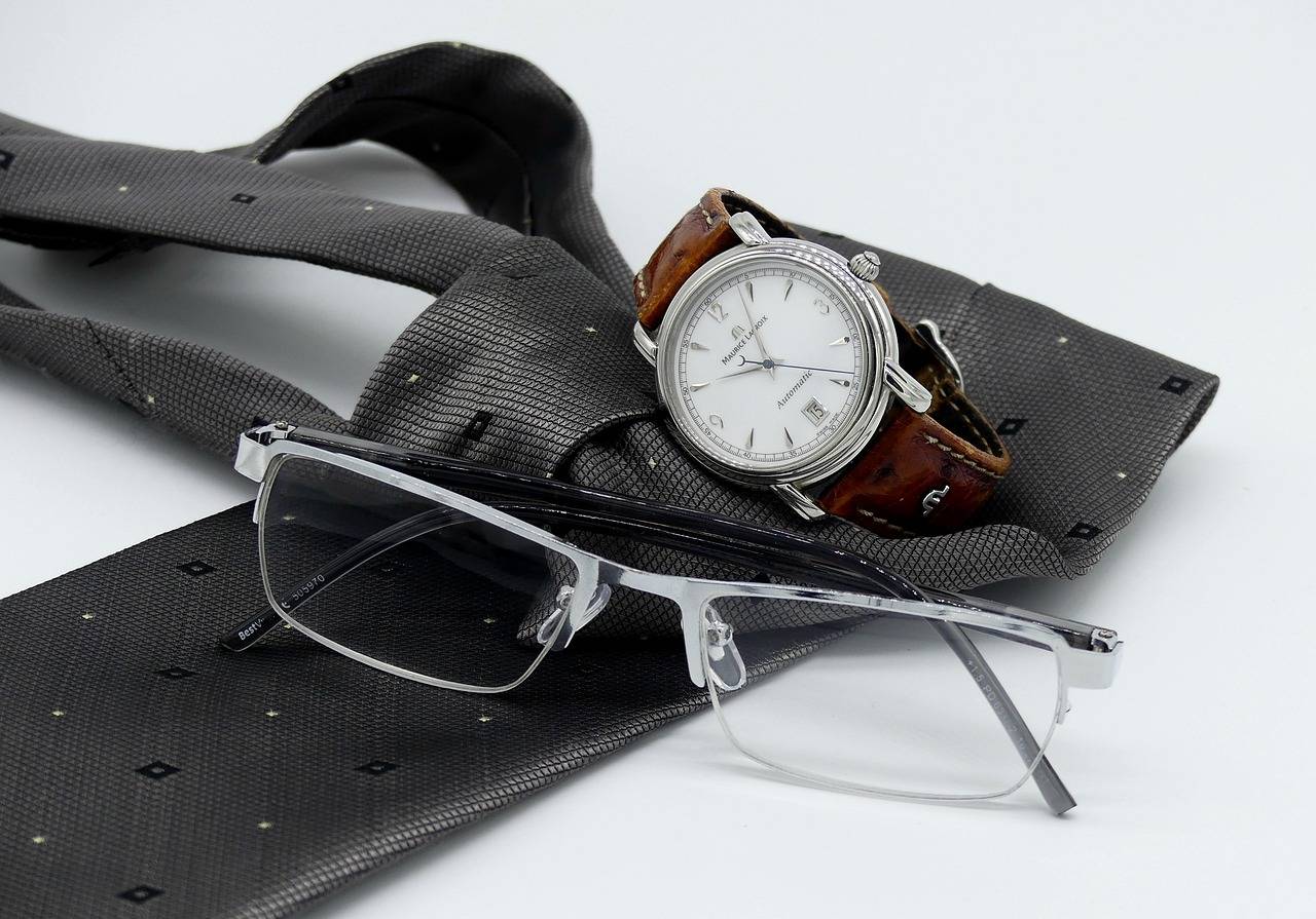 wrist watch, clock, necktie-2159785.jpg