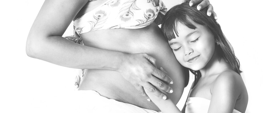 toddler hugging pregnant mommy